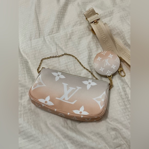 Louis Vuitton Monogram Giant By The Pool Multi-Pochette Accessoires handbag - Picture 11 of 15